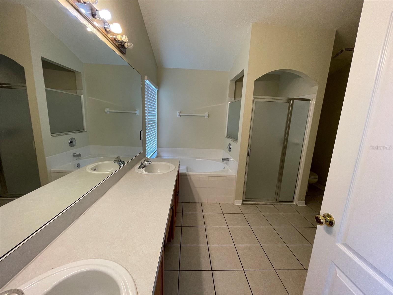ANDOVER CAY PH 01 44/98 - Residential Lease