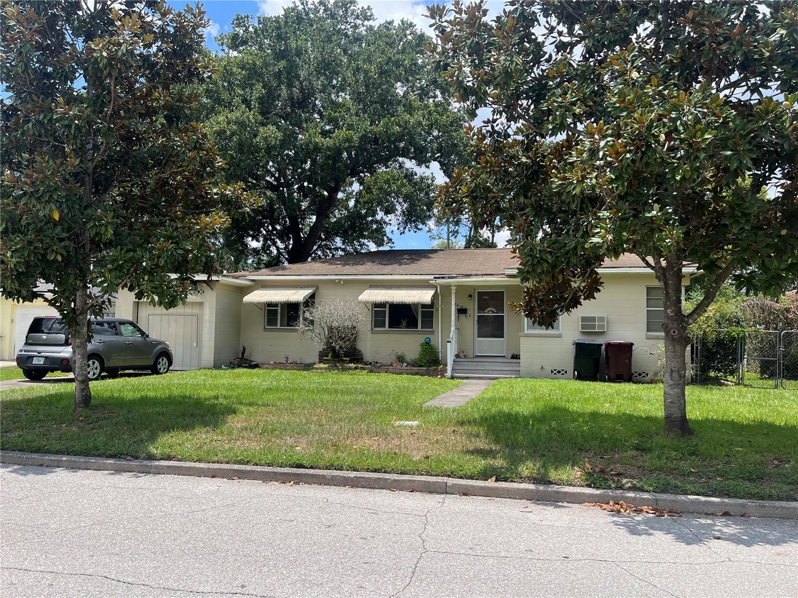 Prime location in College Park neighborhood. This property, with its large lot is perfect for building the home of your dreams. No HOA. Many community amenities are close by, including golf course, restaurants, trails and parks.