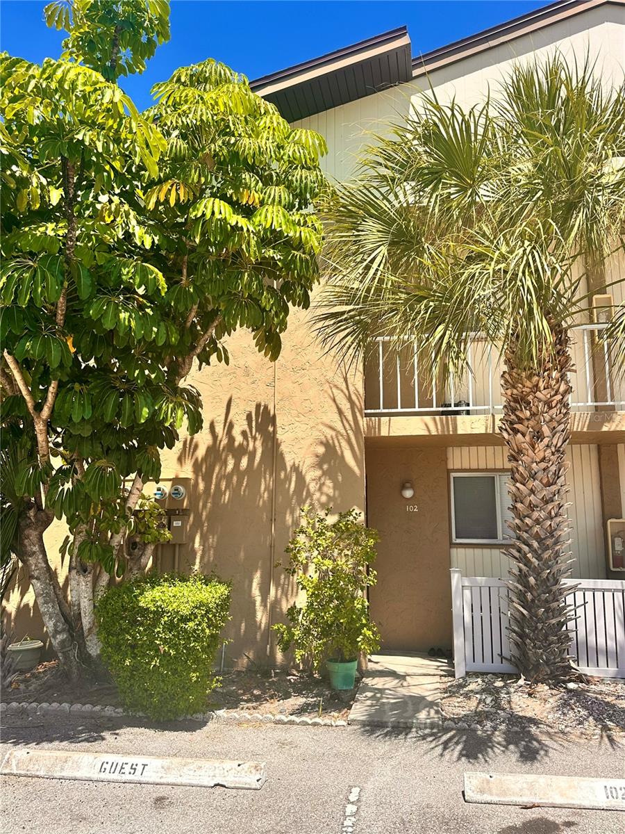 1st floor end unit with open living area kitchen to living room and florida room.  Great updates to include new kitchen and bath. #06398108,#06399746, #06399737, #06399686, #06398095