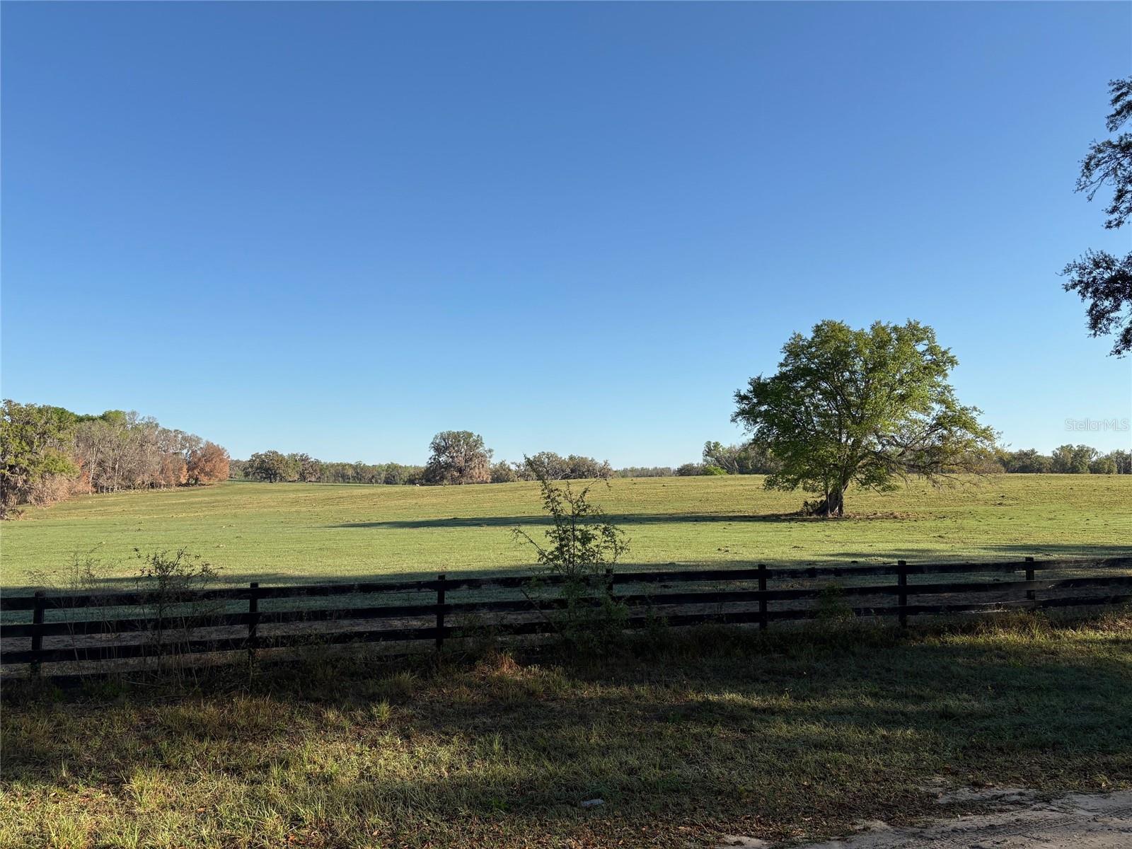 ACREAGE - Land