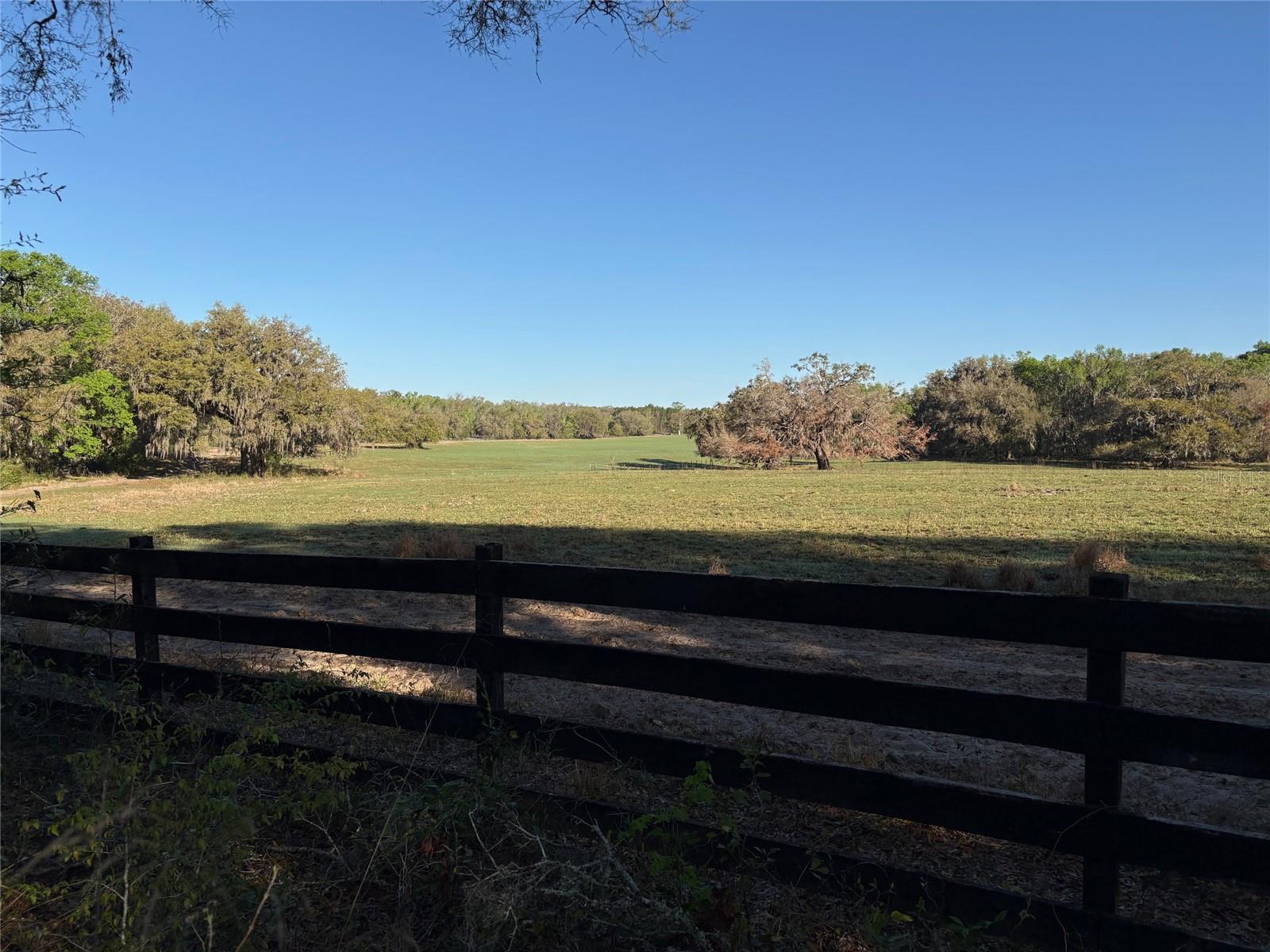 ACREAGE - Land