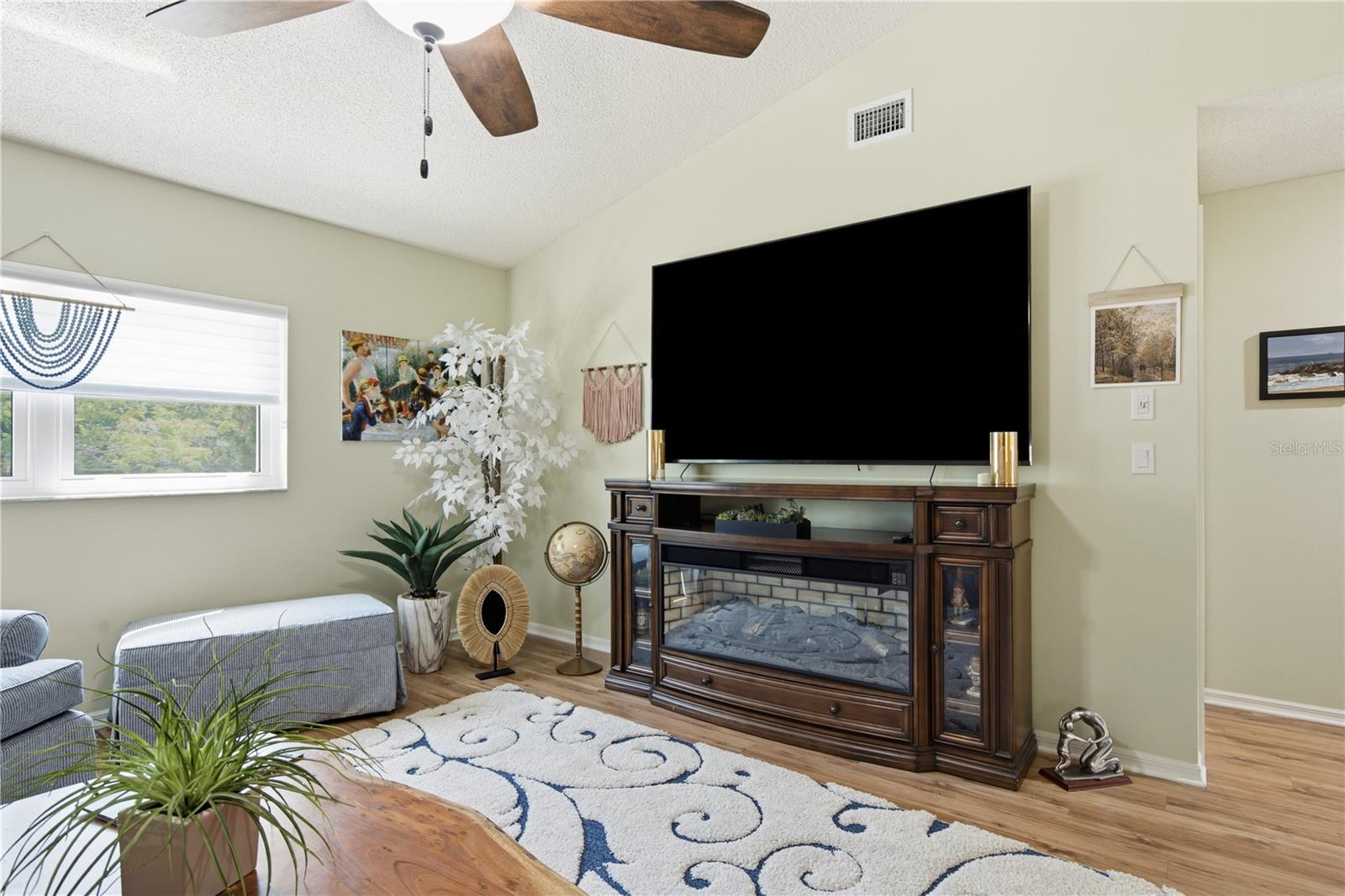 STEEPLECHASE PH - Residential