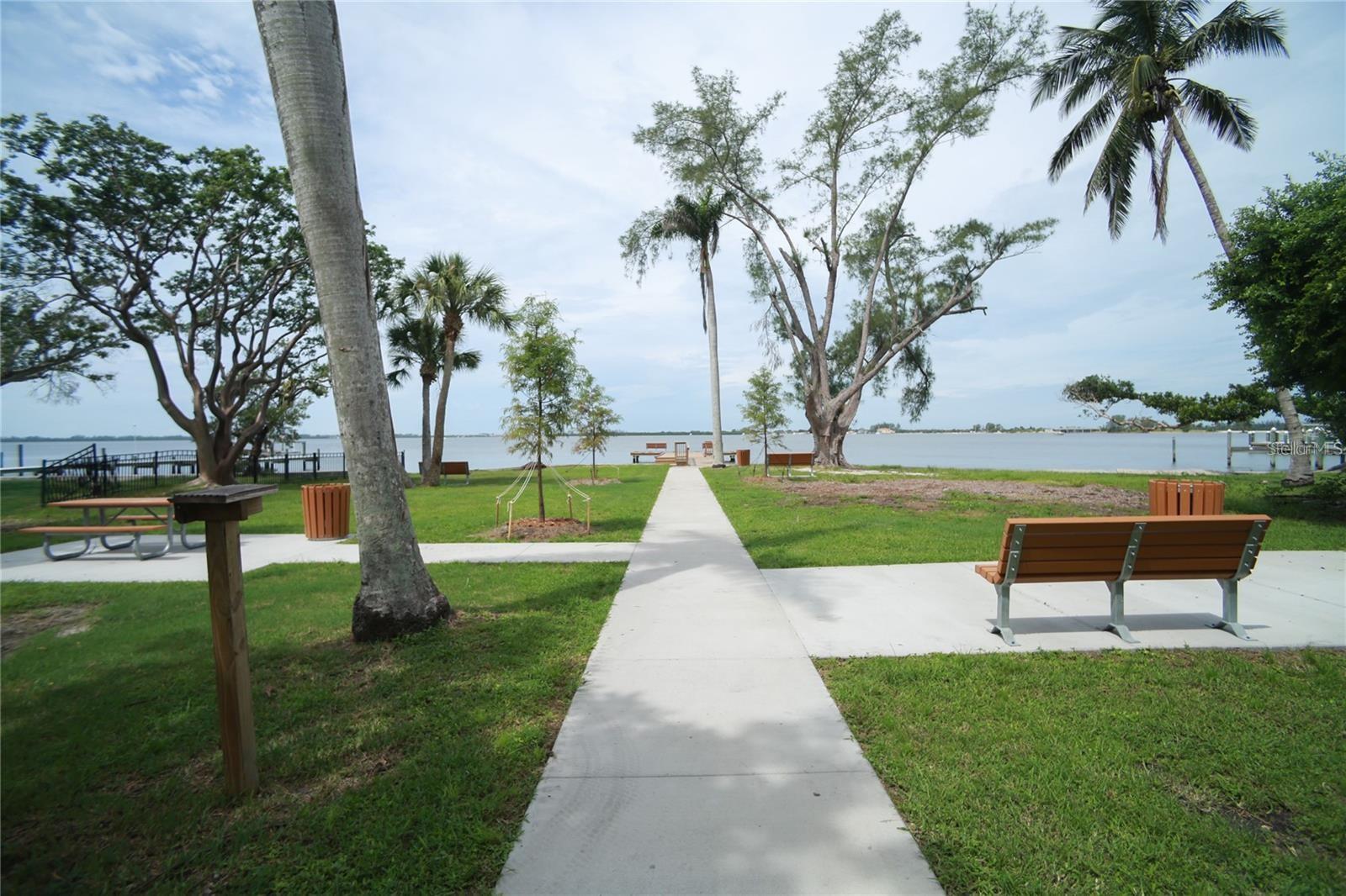 PALMA SOLA PARK - Residential