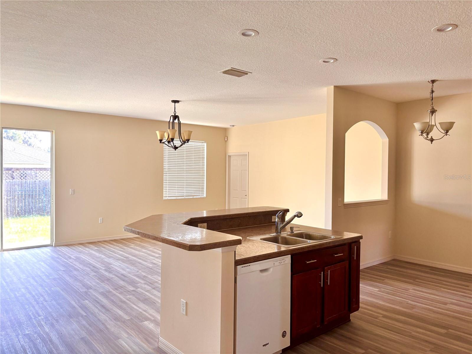 RAVEN GLEN UN 02 - Residential Lease