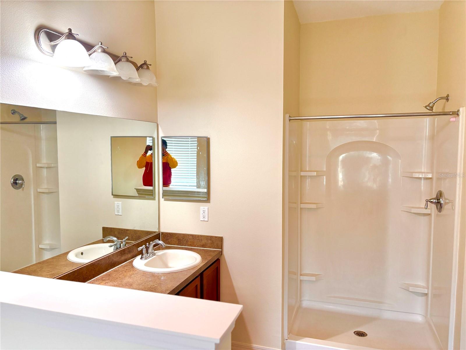 RAVEN GLEN UN 02 - Residential Lease