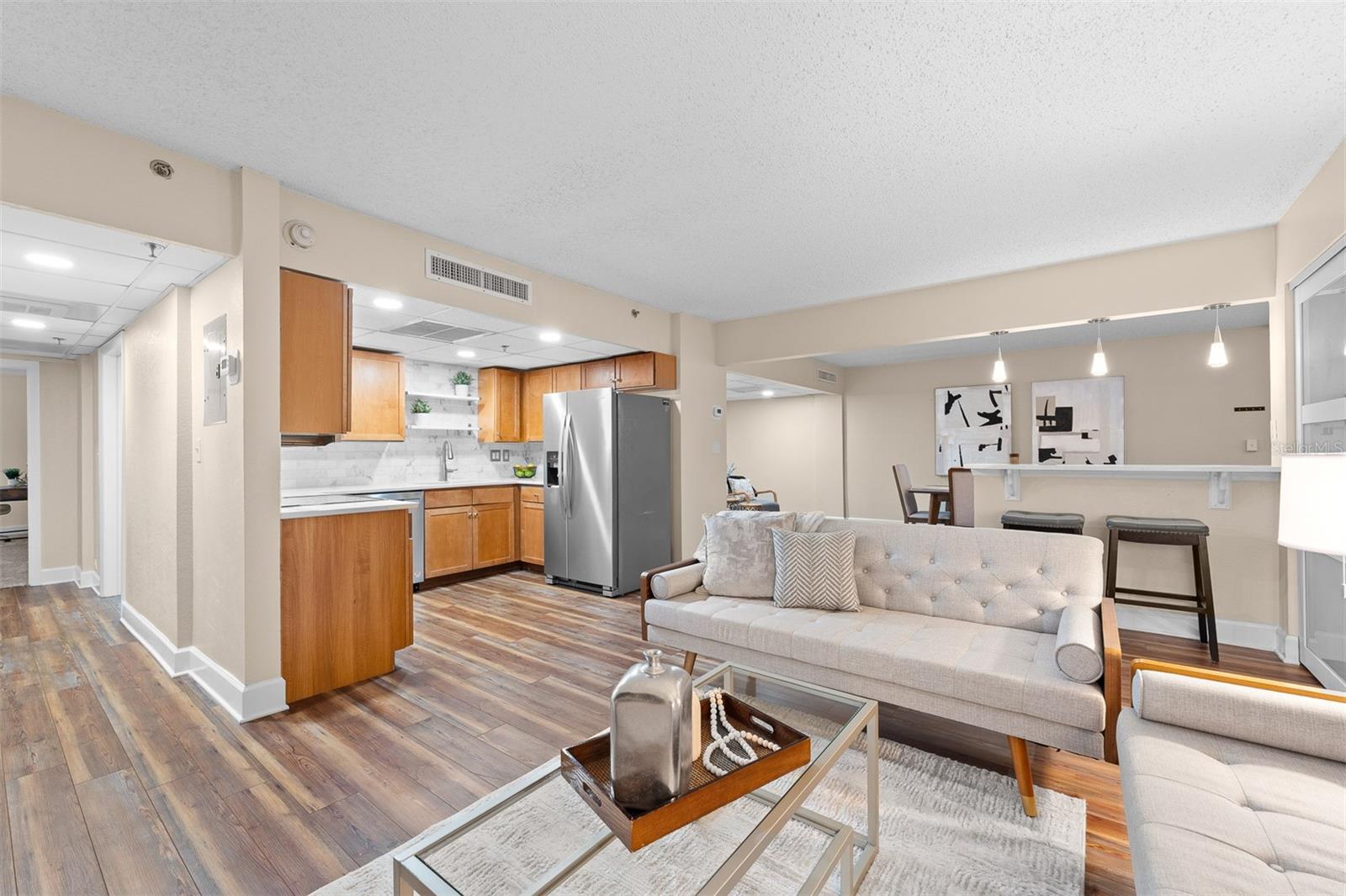 METROPOLITAN/LK EOLA - Residential