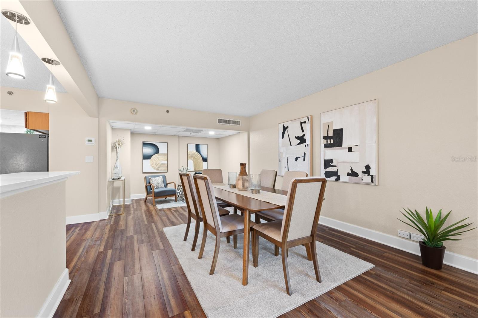 METROPOLITAN/LK EOLA - Residential