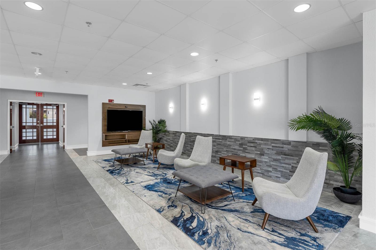 METROPOLITAN/LK EOLA - Residential