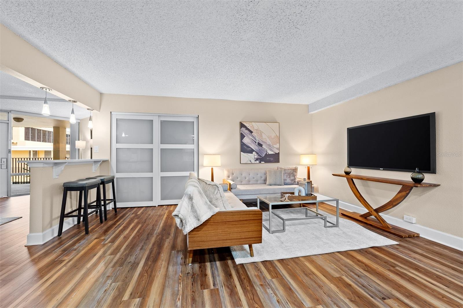 METROPOLITAN/LK EOLA - Residential