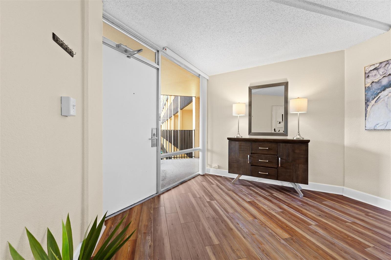 METROPOLITAN/LK EOLA - Residential