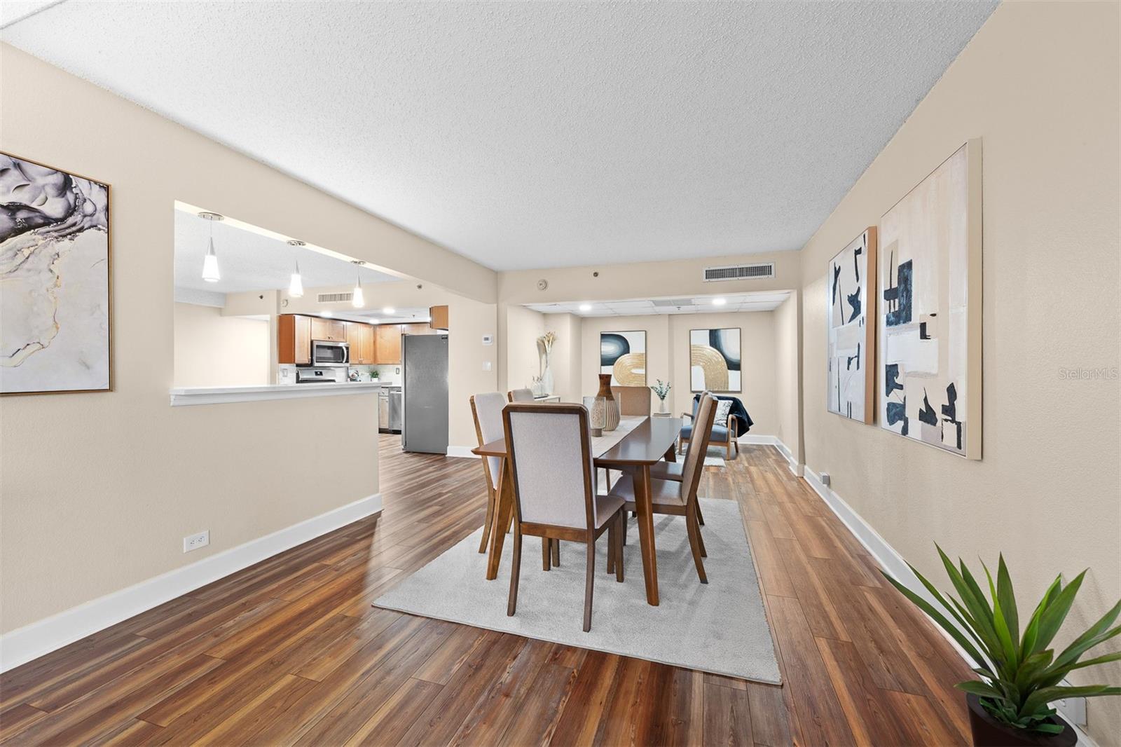 METROPOLITAN/LK EOLA - Residential