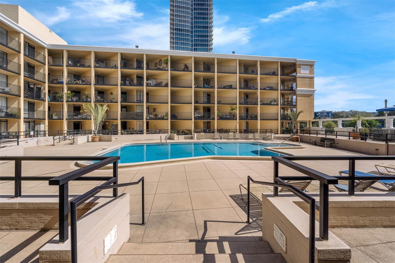 METROPOLITAN/LK EOLA - Residential