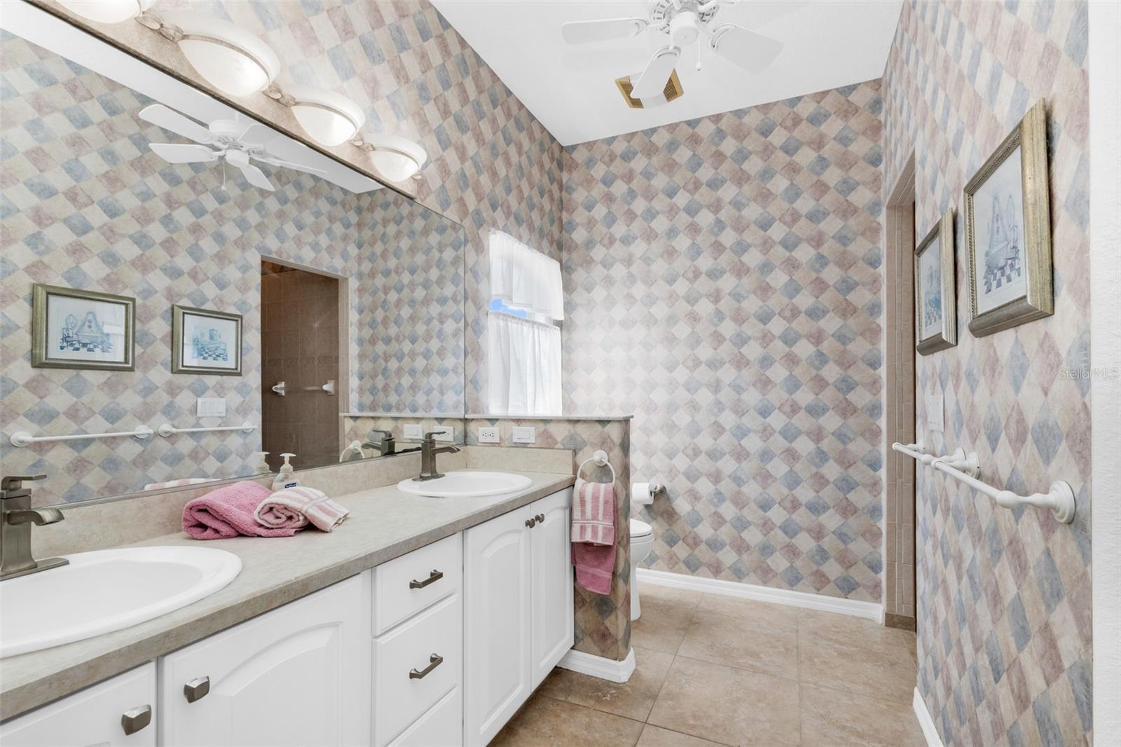 KINGS GATE PH 02 - Residential