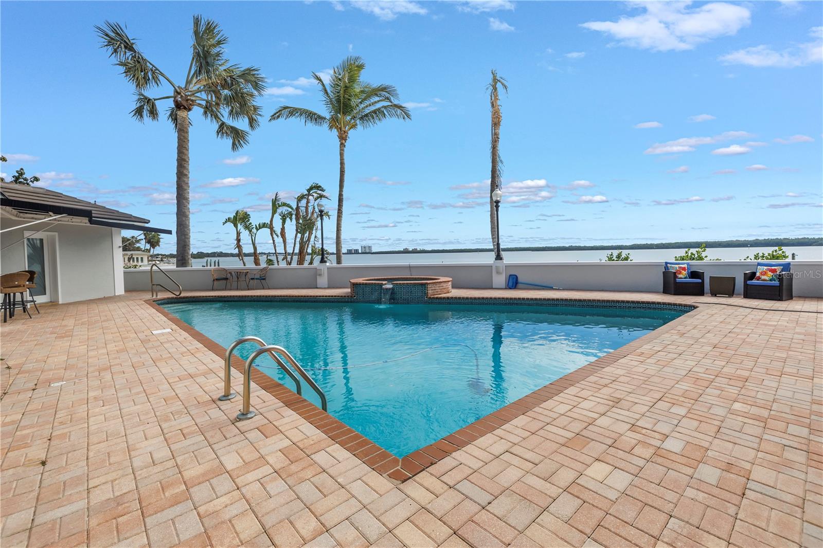BAYWAY ISLES UNIT 02 - Residential