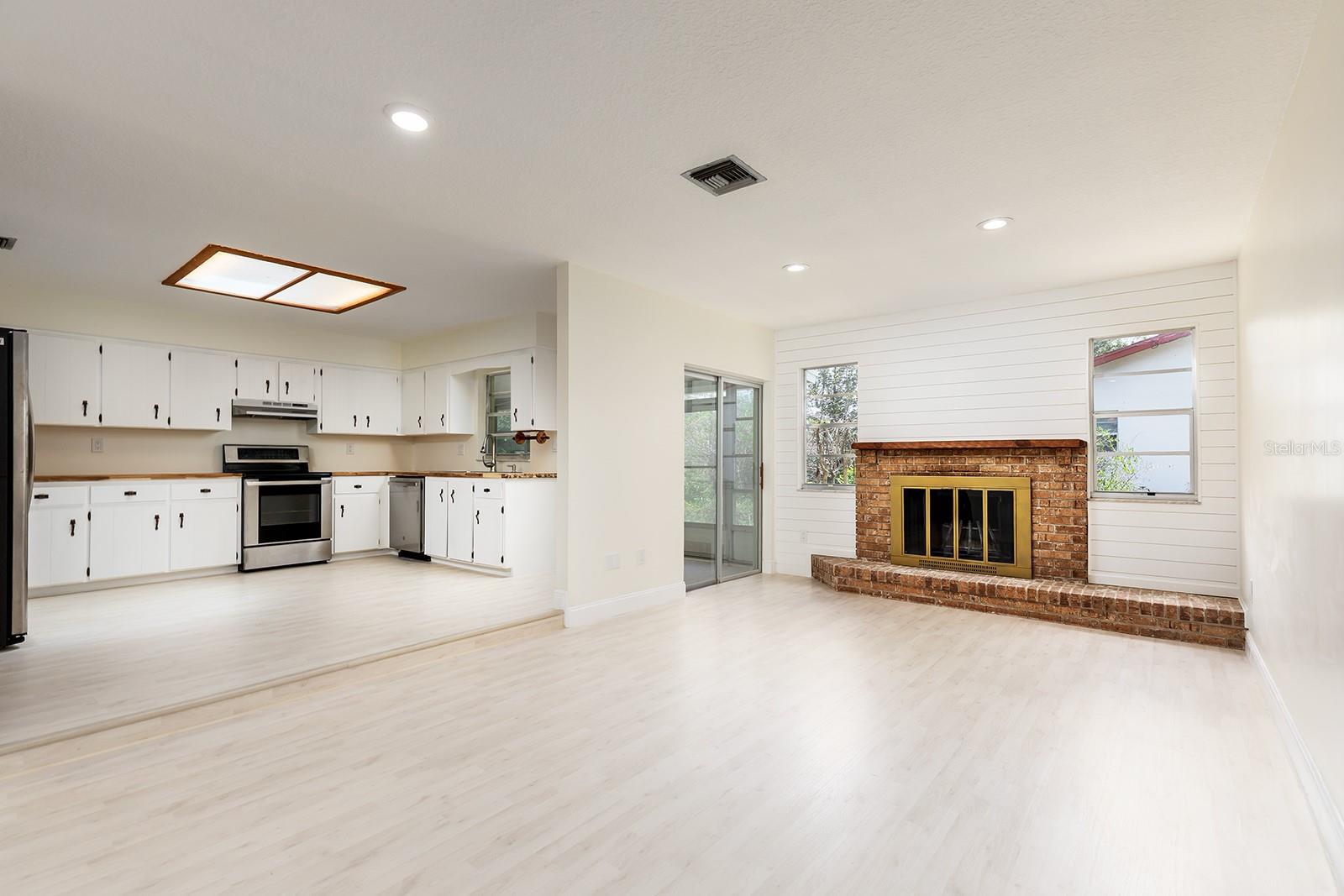 DELTONA LAKES UNIT 03 - Residential