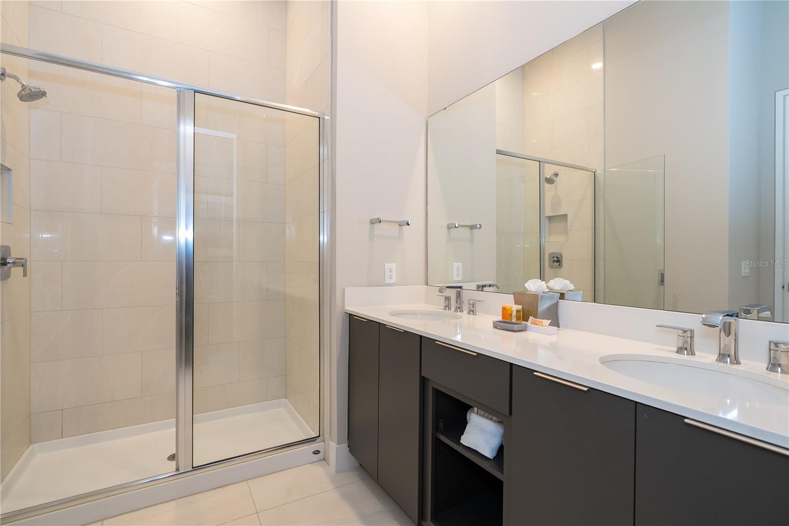 SPECTRUM AT REUNION CONDO PH 13 - Residential Lease