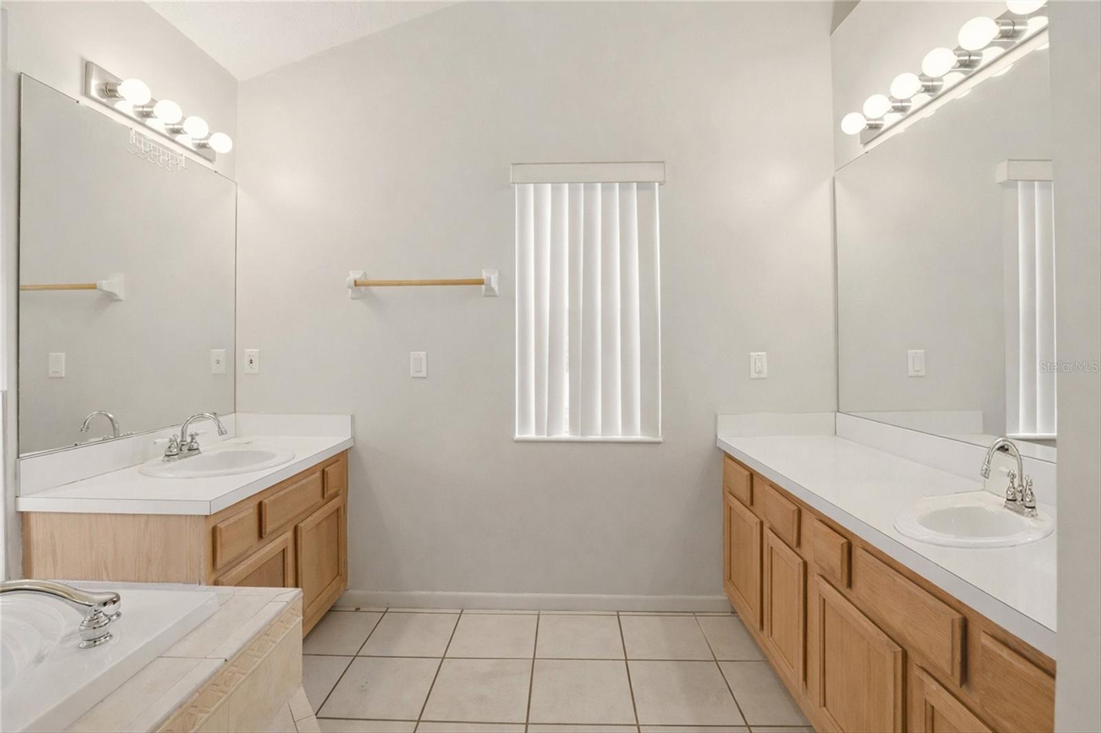 ASHLEY OAKS UNIT 1 - Residential