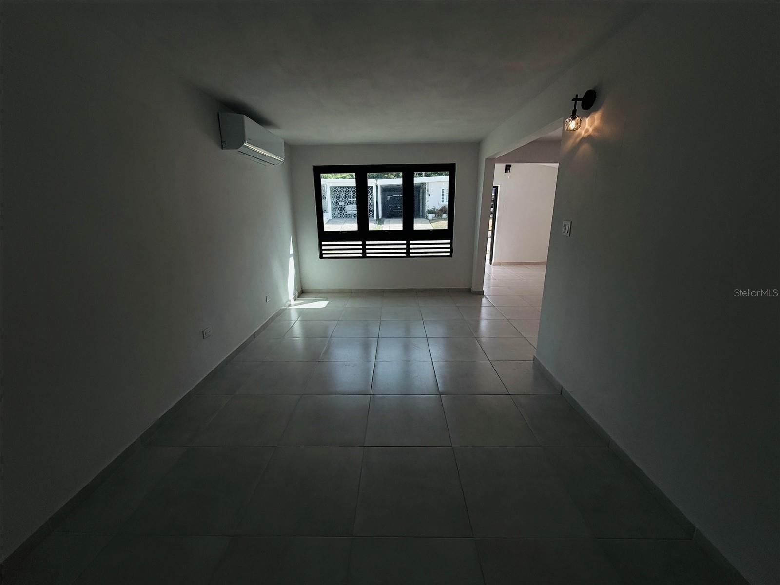 EXT. BUSO HUMACAO - Residential