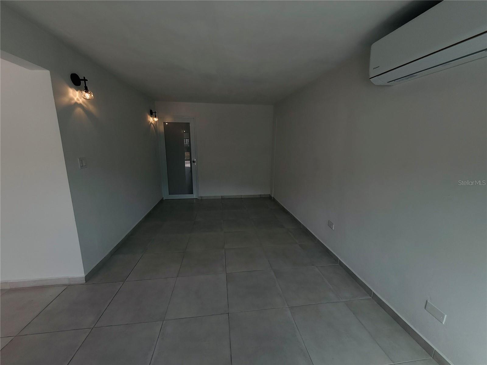 EXT. BUSO HUMACAO - Residential