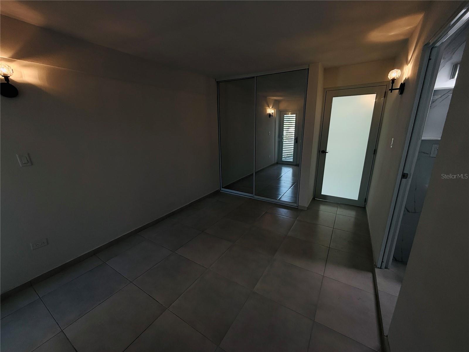 EXT. BUSO HUMACAO - Residential