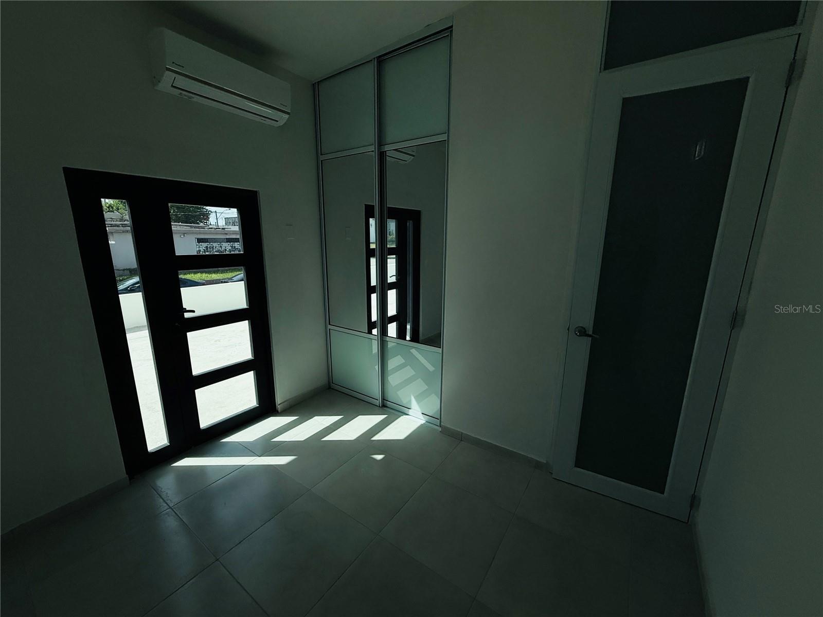 EXT. BUSO HUMACAO - Residential