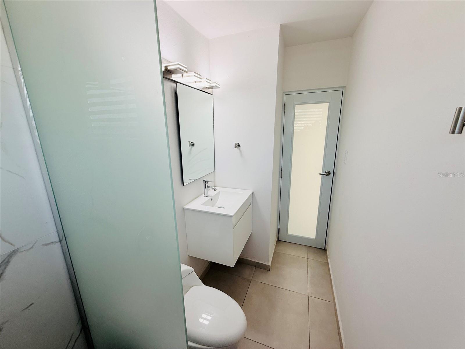 EXT. BUSO HUMACAO - Residential