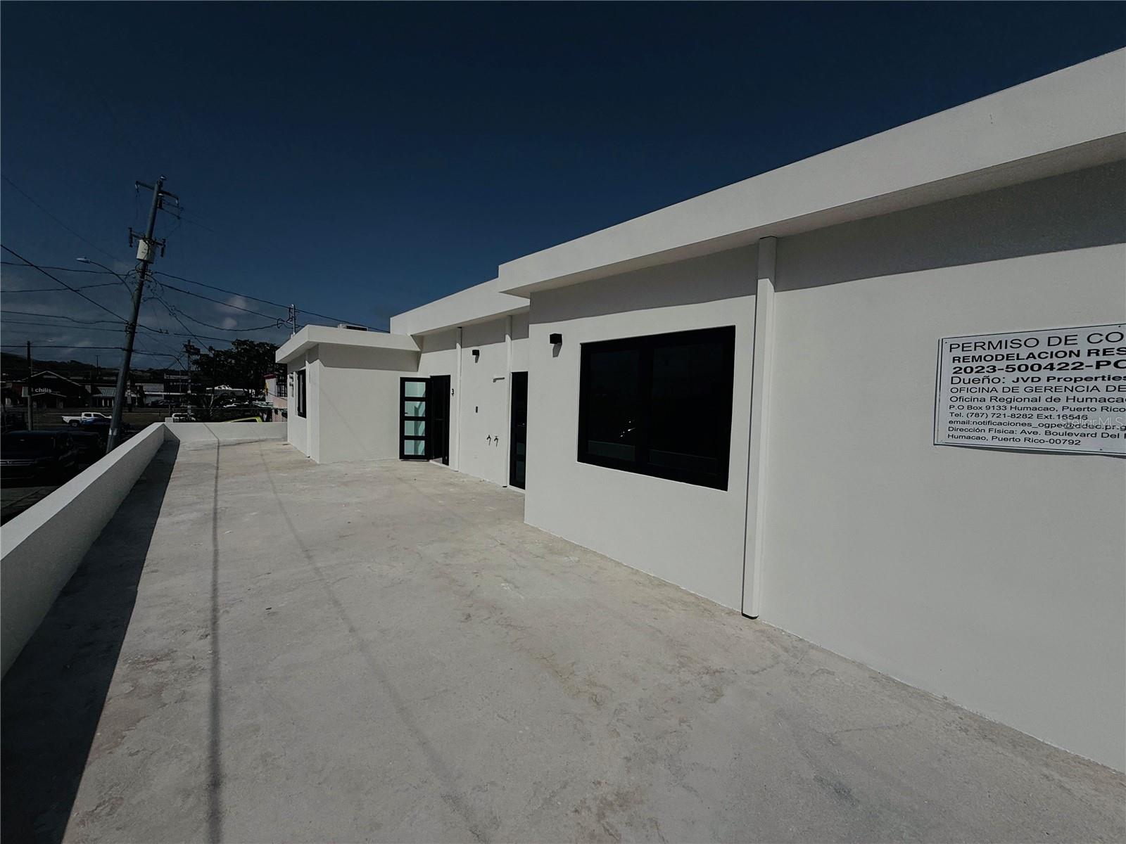 EXT. BUSO HUMACAO - Residential