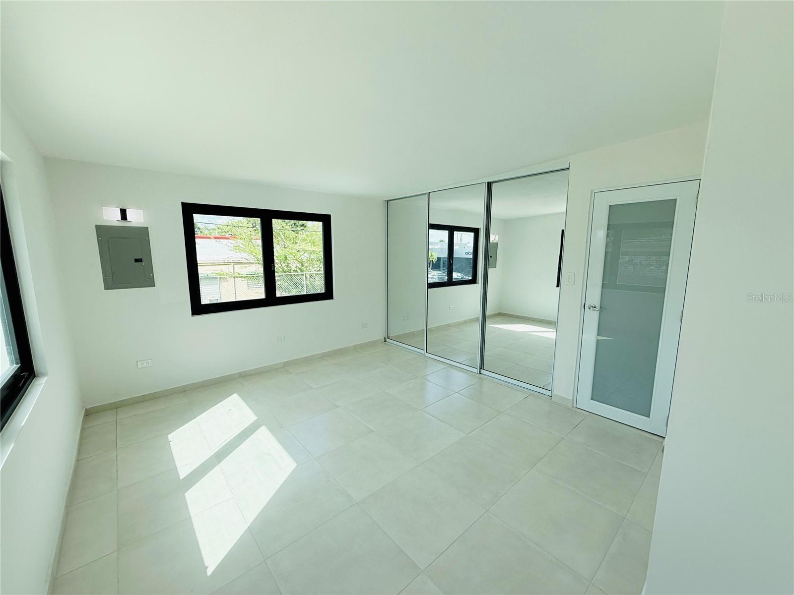 EXT. BUSO HUMACAO - Residential