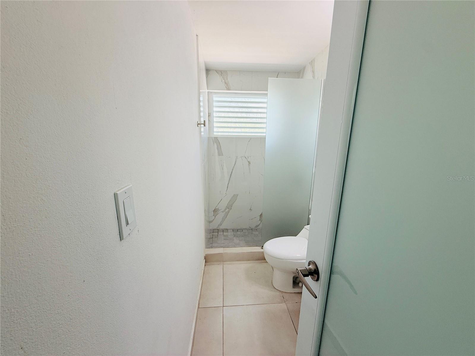EXT. BUSO HUMACAO - Residential