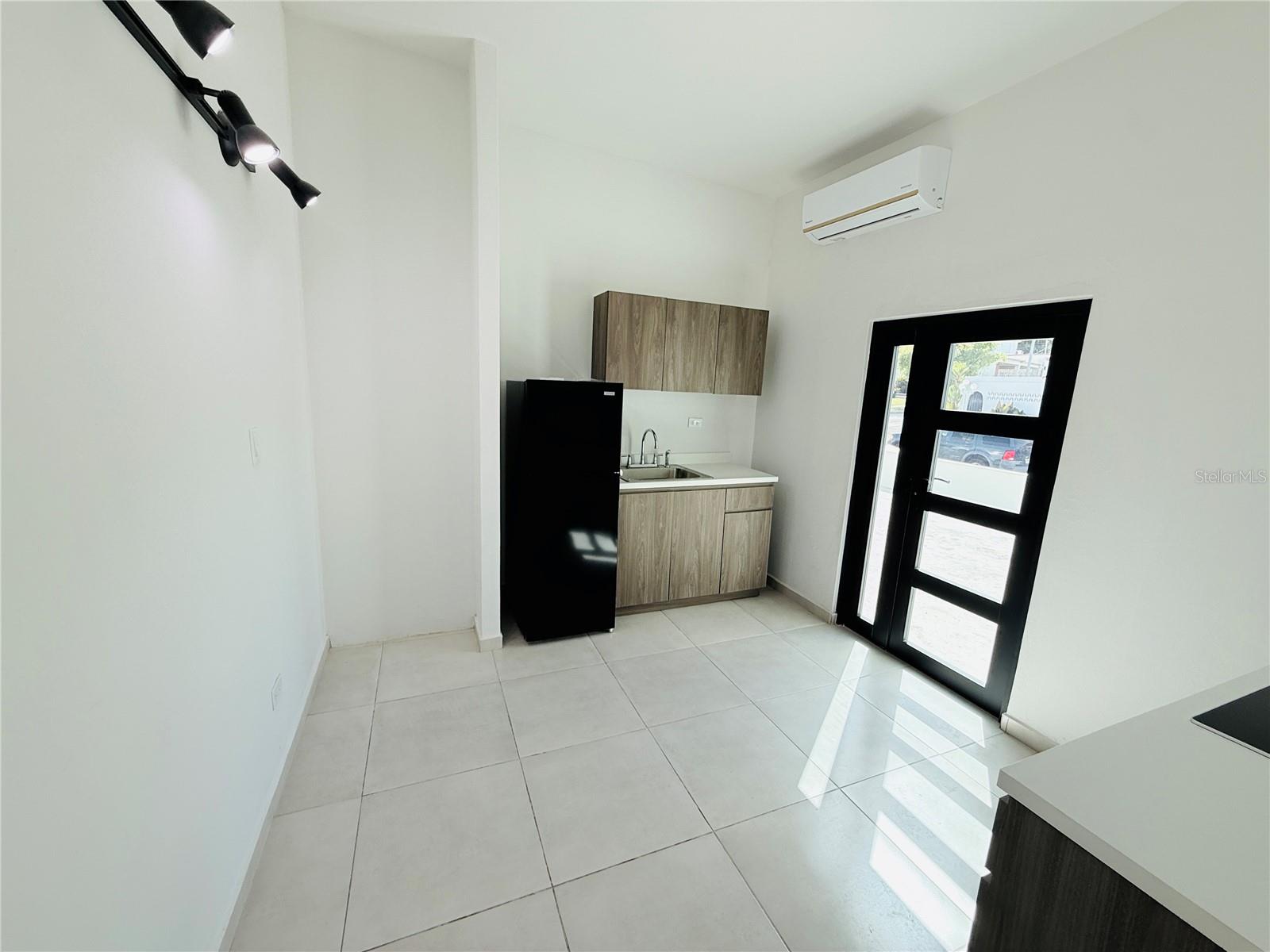 EXT. BUSO HUMACAO - Residential