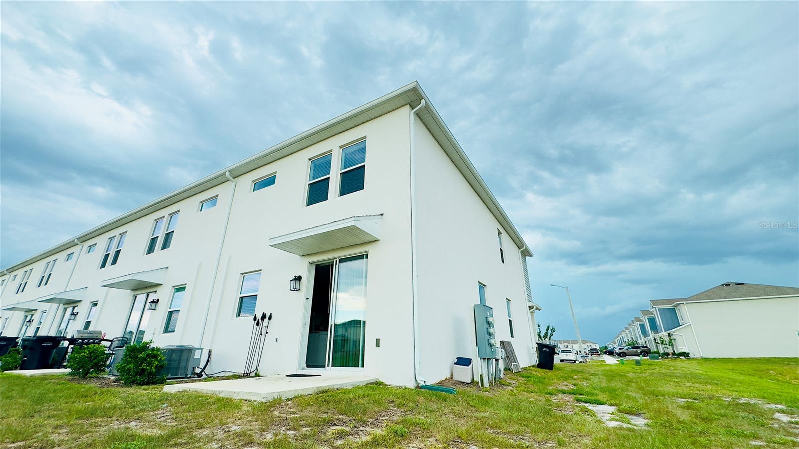CHATEAU/ASTONIA - Residential