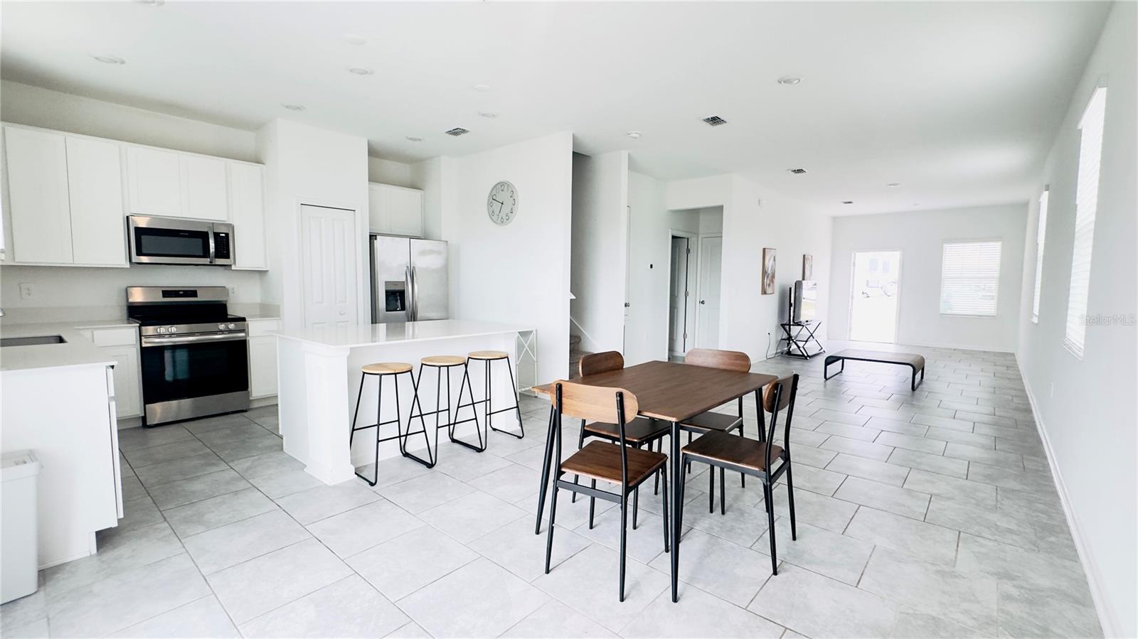 CHATEAU/ASTONIA - Residential
