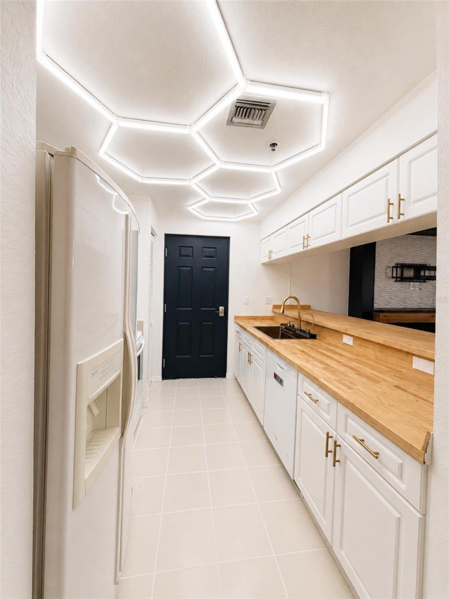 FIFTH AVE VILLAS A CONDOMIN - Residential