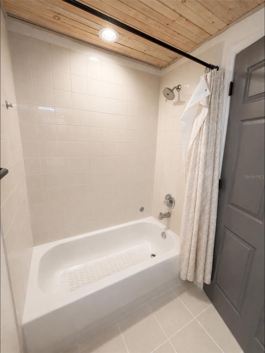 FIFTH AVE VILLAS A CONDOMIN - Residential