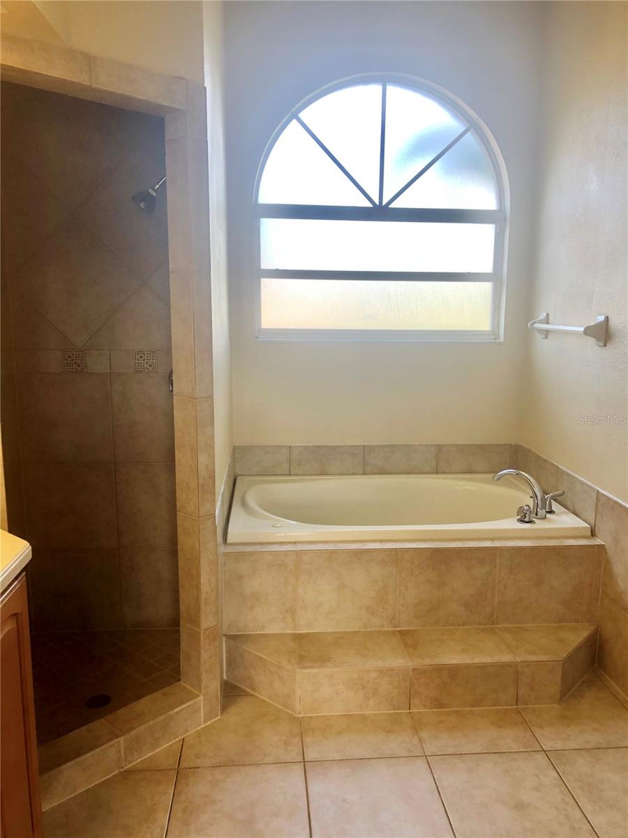 THE TRAILS PH I - Residential Lease