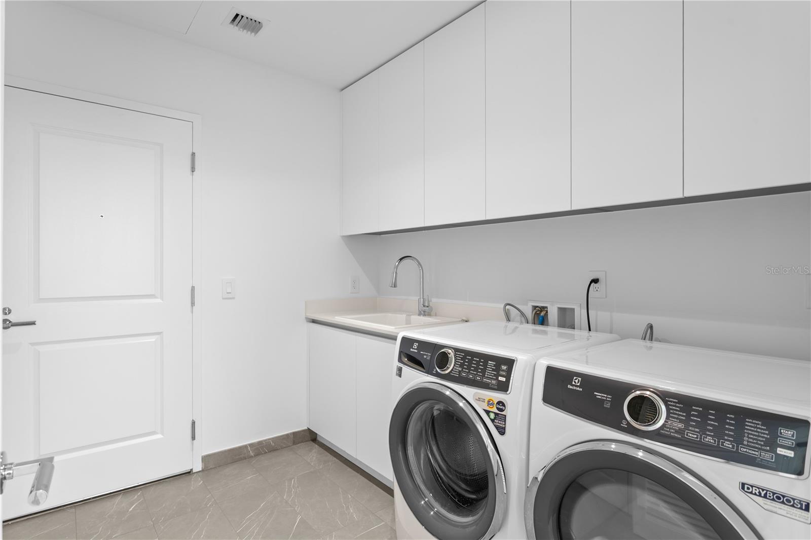 BAYSHORE YSABELLA CONDOMINIUM - Residential