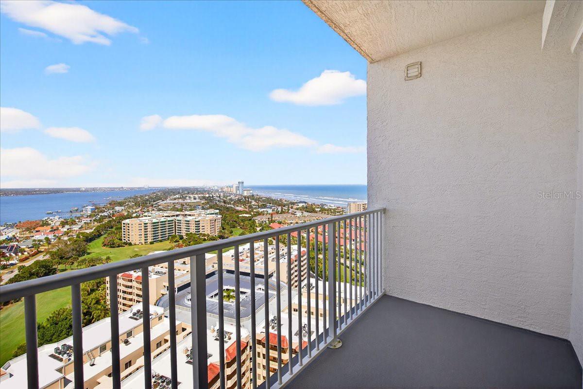 OCEANS GRAND - Residential