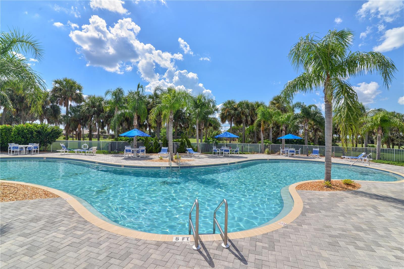 OCEANS GRAND - Residential