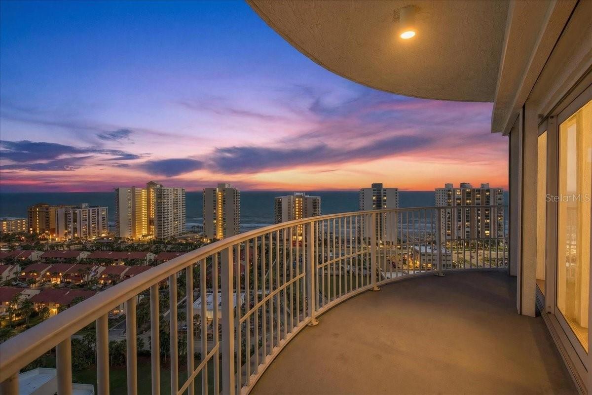 OCEANS GRAND - Residential