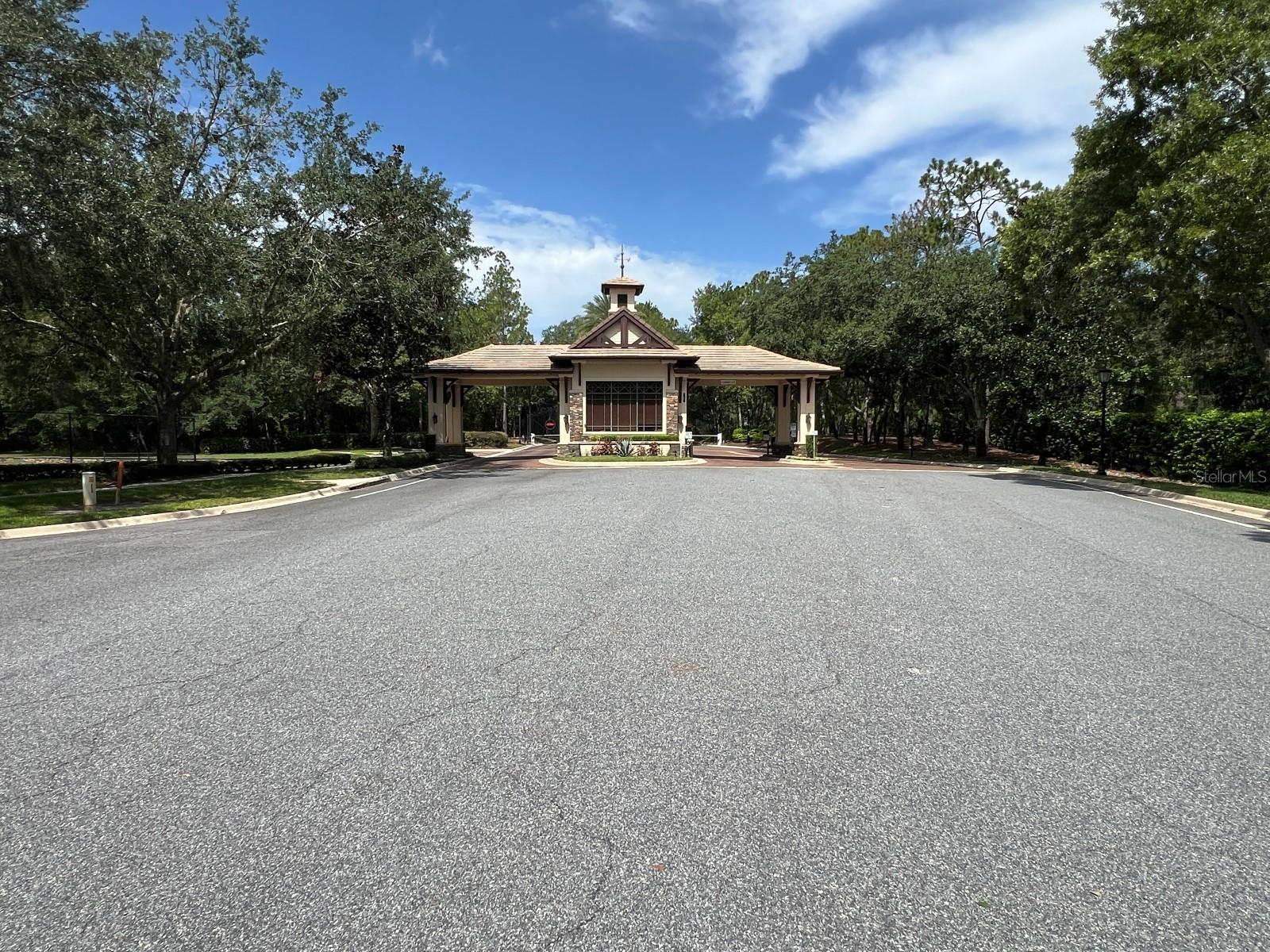 HEATHROW COUNTRY ESTATES - Residential