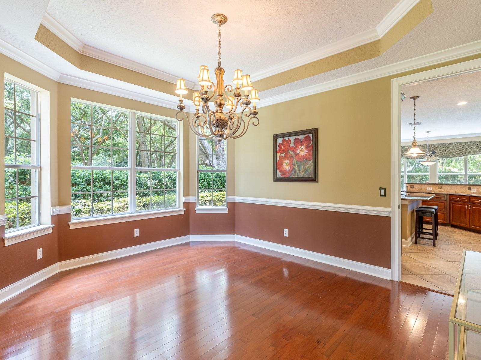 HEATHROW COUNTRY ESTATES - Residential