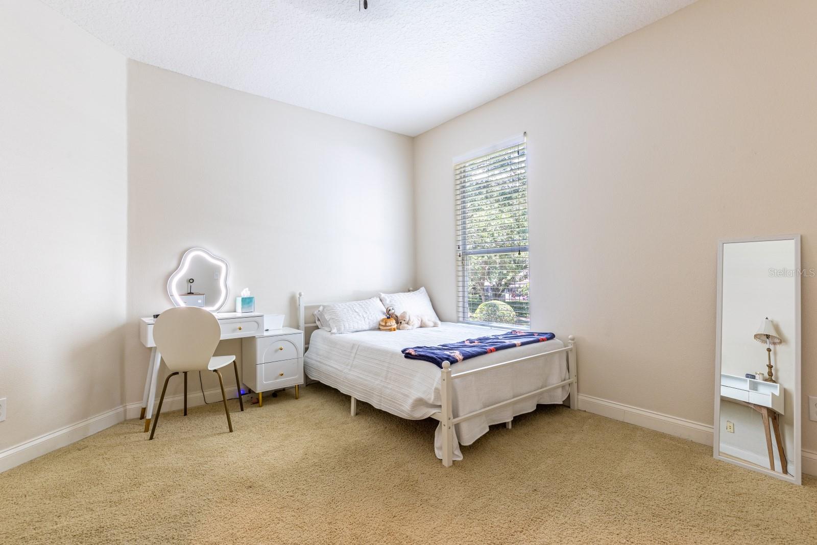 HEATHROW COUNTRY ESTATES - Residential