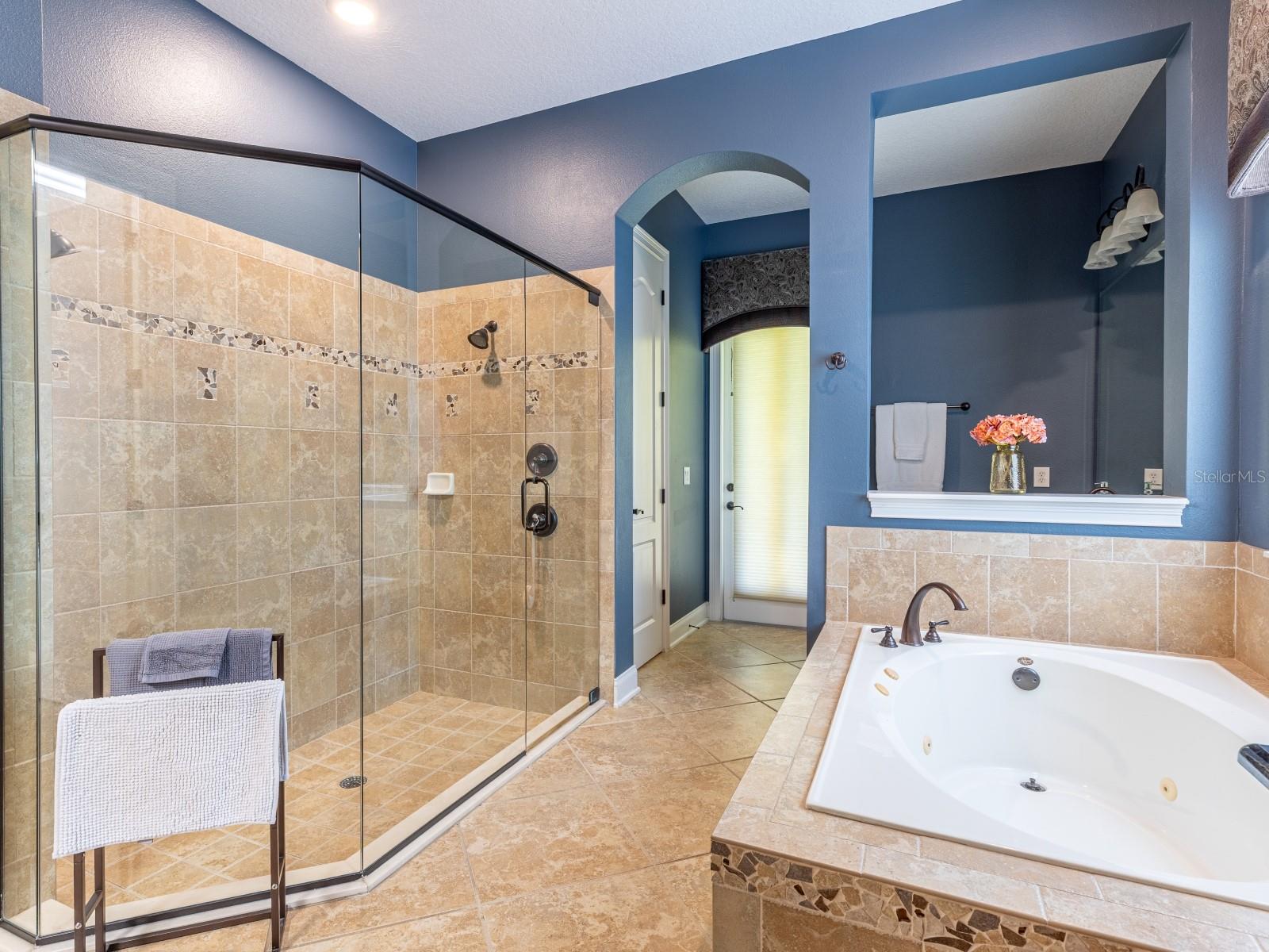 HEATHROW COUNTRY ESTATES - Residential