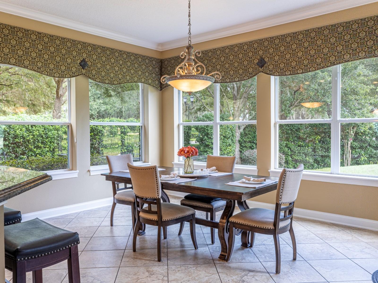 HEATHROW COUNTRY ESTATES - Residential