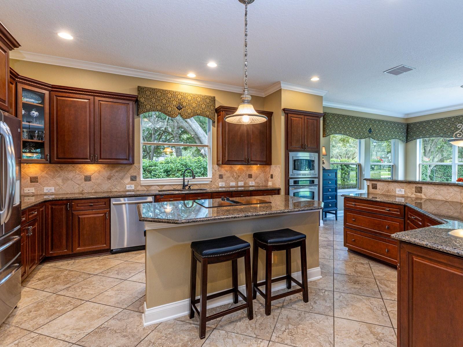 HEATHROW COUNTRY ESTATES - Residential