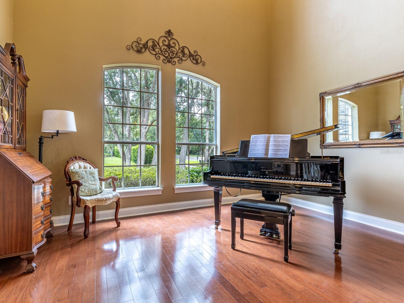 HEATHROW COUNTRY ESTATES - Residential