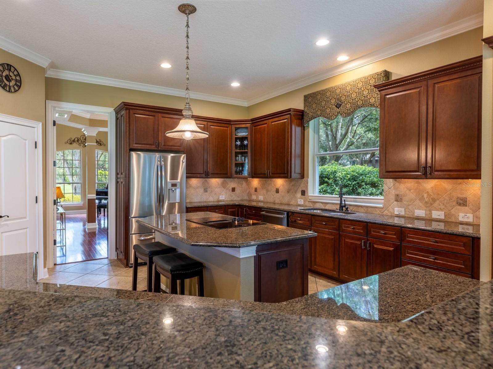 HEATHROW COUNTRY ESTATES - Residential