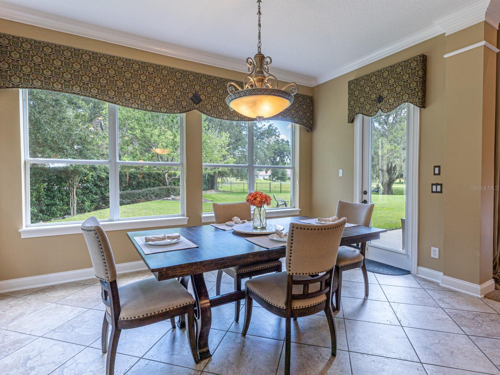 HEATHROW COUNTRY ESTATES - Residential