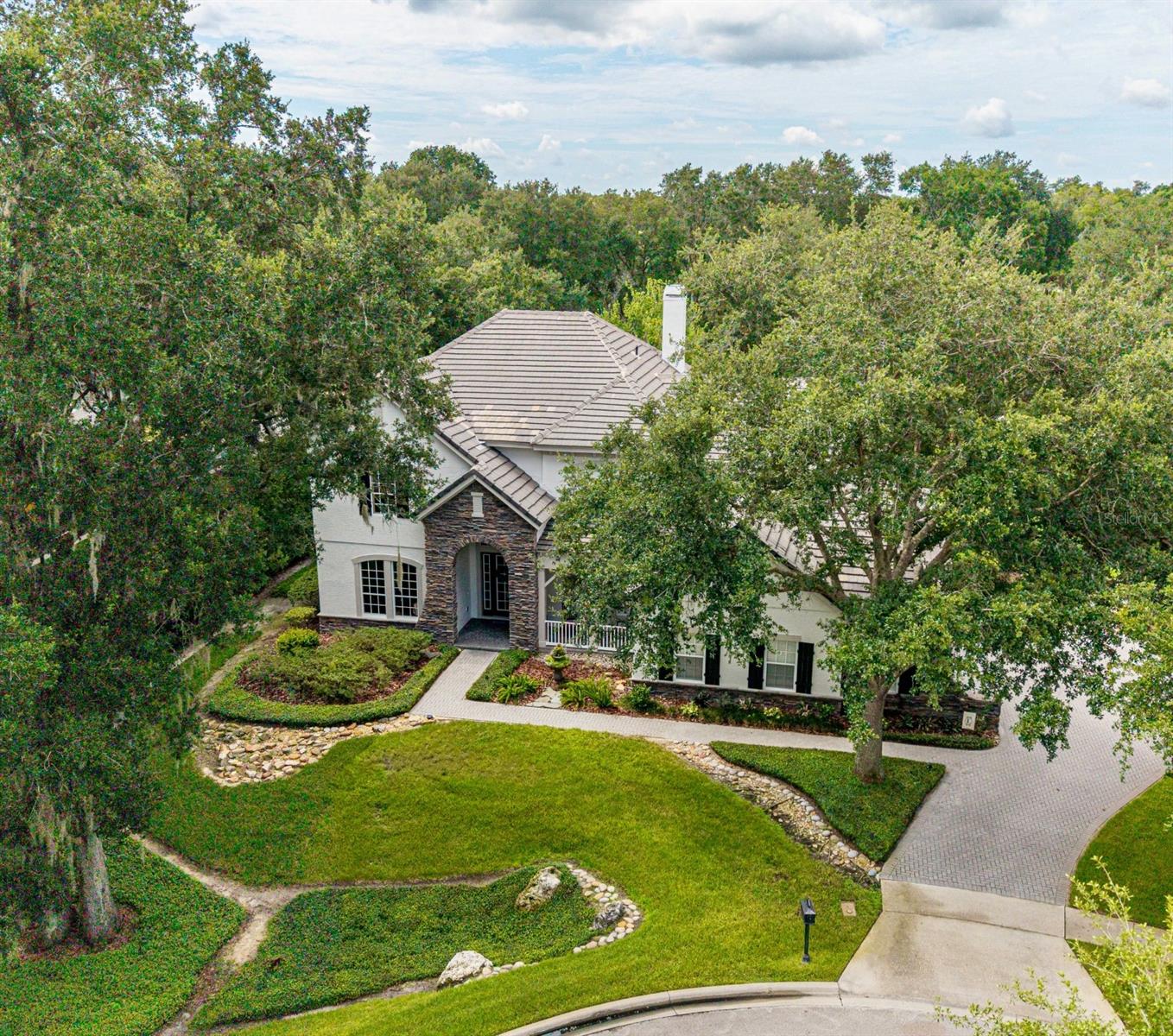 HEATHROW COUNTRY ESTATES - Residential