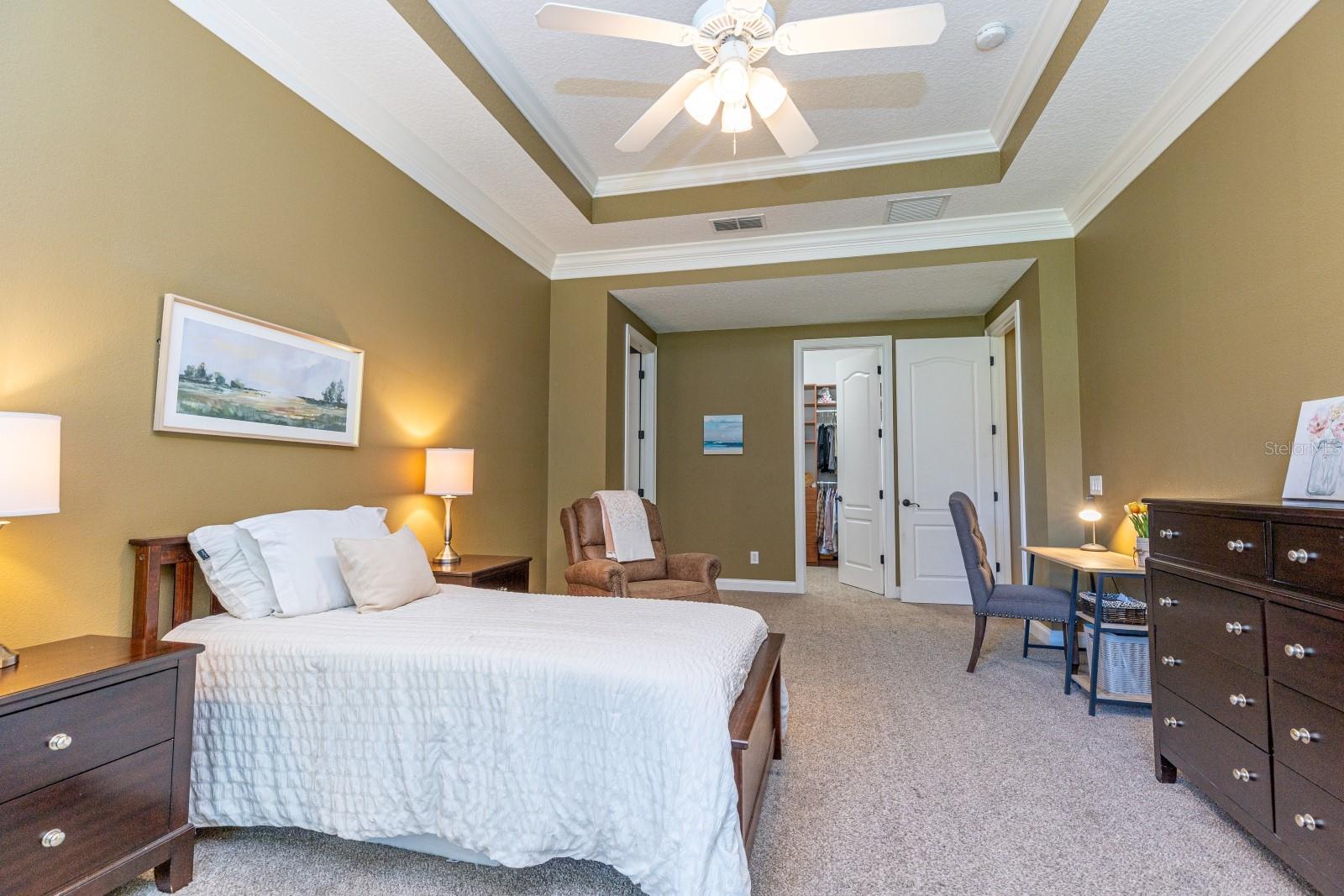 HEATHROW COUNTRY ESTATES - Residential